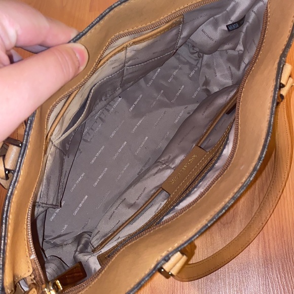 Michael Kors Jet Set Travel Tote Bag - Picture 3 of 7